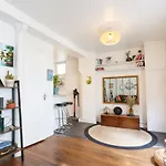 Ideally Located Bright Apartment Near The Marais