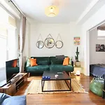 Ideally Located Bright Apartment Near The Marais